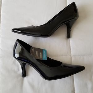 Comfort Plus by Predictions NWT Black Heels Sz 7